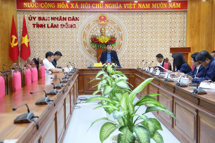 Quang cảnh buổi làm việc