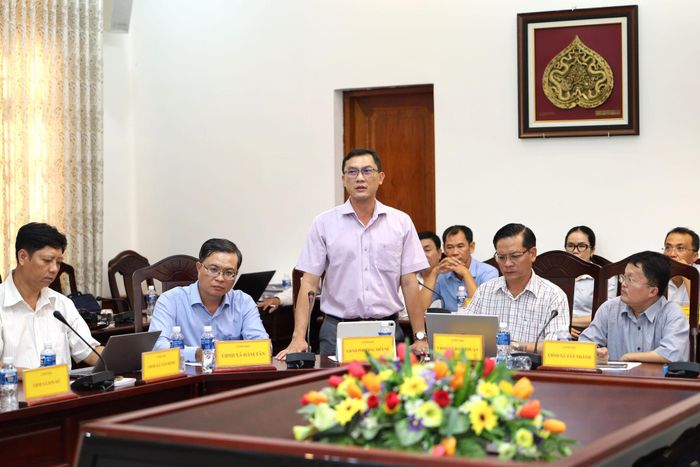 Chủ tịch UBND phường Mũi Né Lê Thanh Sơn báo cáo tại buổi làm việc