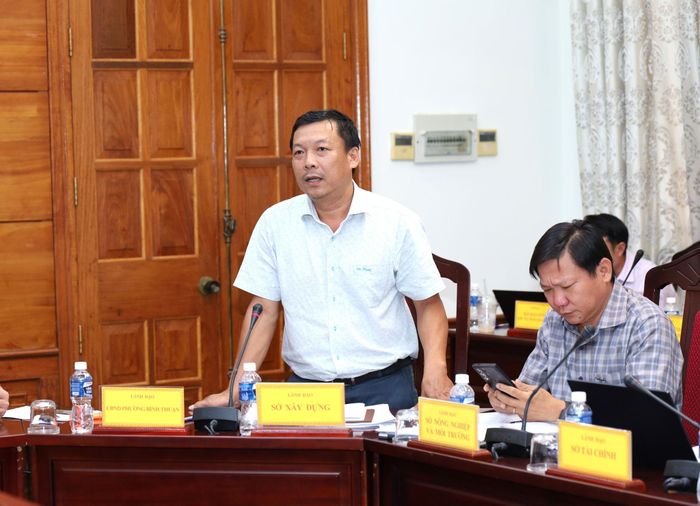 Phó Giám đốc Sở Xây dựng Huỳnh Ngọc Thanh phát biểu tại buổi làm việc