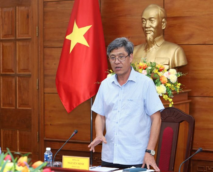 Tỉnh ủy viên, Phó Chủ tịch UBND tỉnh Lâm Đồng Nguyễn Minh chỉ đạo tại buổi làm việc