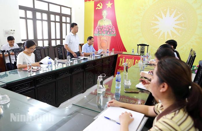 Đại diện lãnh đạo Chi cục Chăn nuôi và Thú y phát biểu tại buổi kiểm tra tại xã Phú Sơn.