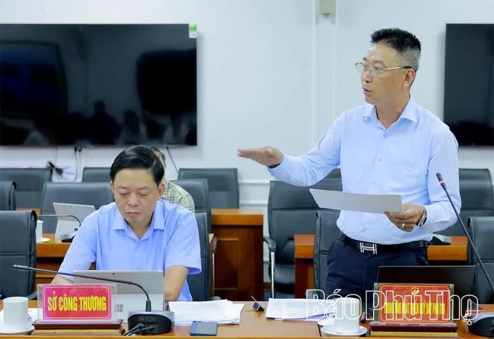 Lãnh đạo Trung tâm Phát triển quỹ đất phát biểu tại hội nghị.