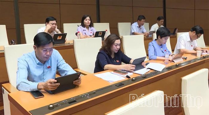 Đoàn Đại biểu Quốc hội tỉnh Phú Thọ tham gia kỳ họp.