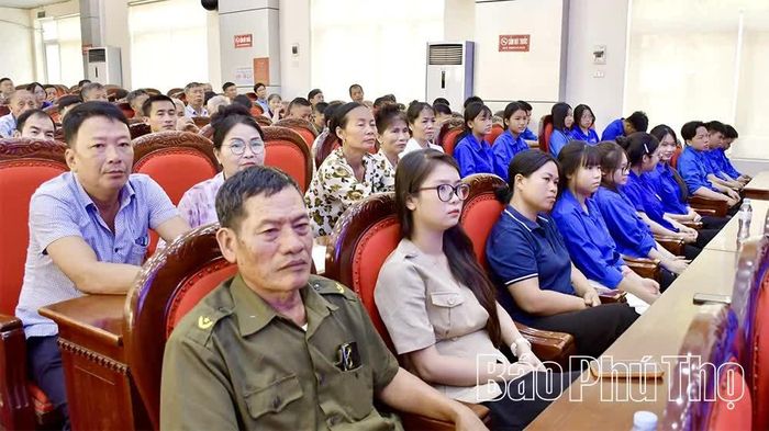 Các lực lượng tham gia hội nghị tuyên truyền, phổ biến pháp luật về an toàn giao thông.