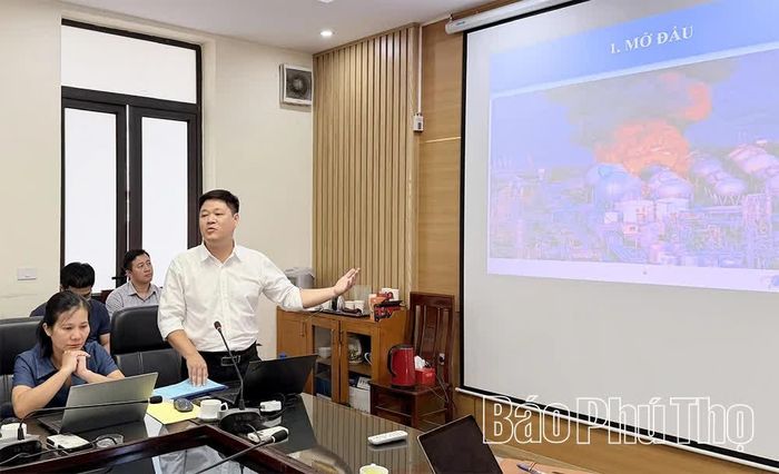 Đại diện đơn vị tư vấn trình bày dự thảo kế hoạch.