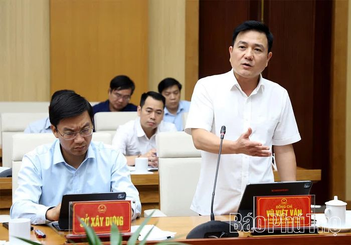 Phó Chủ tịch UBND tỉnh Vũ Việt Văn phát biểu ý kiến tại hội nghị.