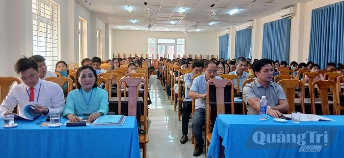 Đại biểu và các học viên tham gia chương trình tập huấn - Ảnh: H.Đ