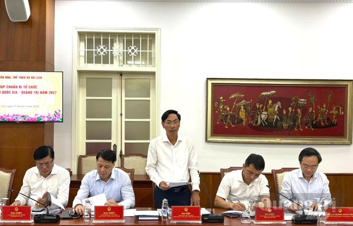 Đại diện lãnh đạo Sở Văn hóa, Thể thao và Du lịch Quảng Trị báo cáo dự thảo đề án tổ chức Năm Du lịch quốc gia 2027 - Ảnh: C.N
