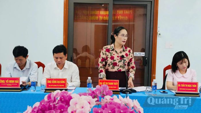 Đại diện lãnh đạo xã Tân Mỹ báo cáo tại buổi làm việc - Ảnh: Mỹ Nhị
