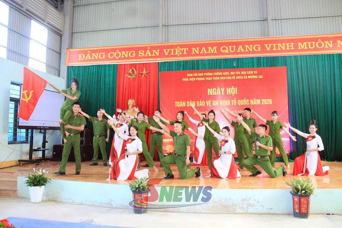 Tiết mục văn nghệ chào mừng ngày hội.