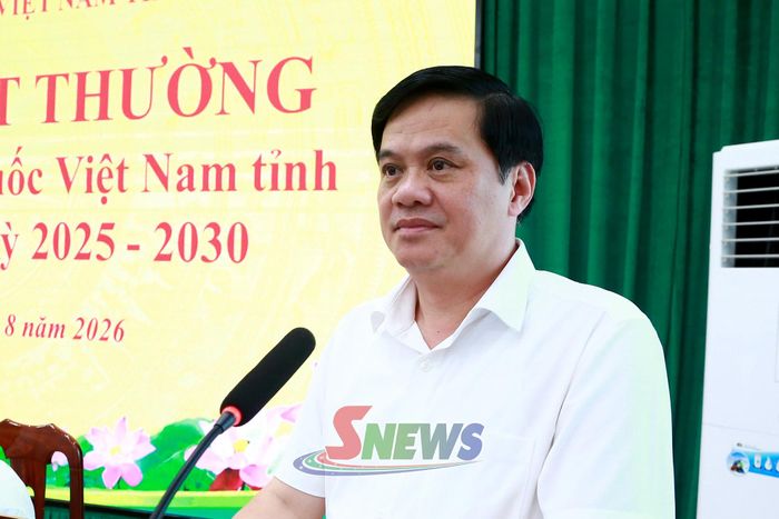 Đồng chí Nguyễn Mạnh Hùng, Ủy viên Ban Thường vụ Tỉnh ủy, Phó Chủ tịch Thường trực Ủy ban MTTQ Việt Nam tỉnh, phát biểu tại Hội nghị.