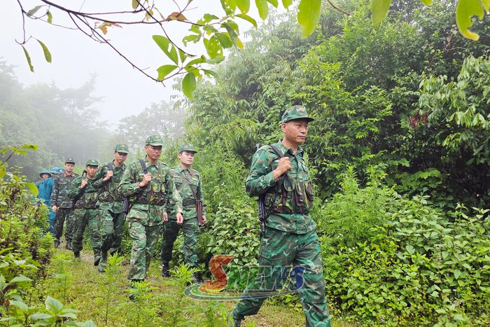 Bộ đội Đồn Biên phòng Cửa khẩu quốc tế Lóng Sập tuần tra biên giới.