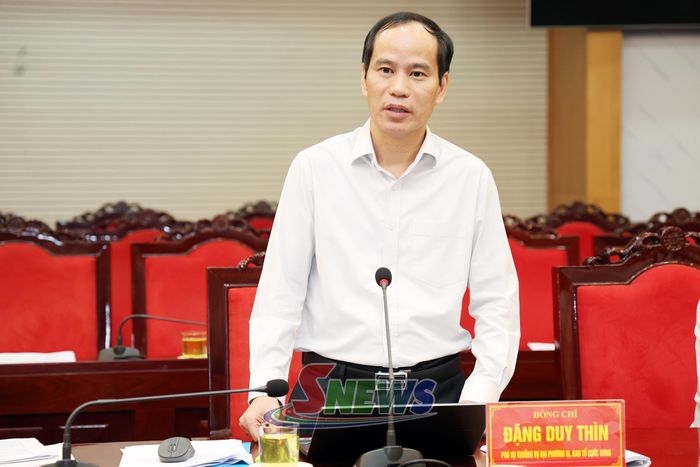 Thành viên Đoàn kiểm tra, giám sát phát biểu tại cuộc làm việc.
