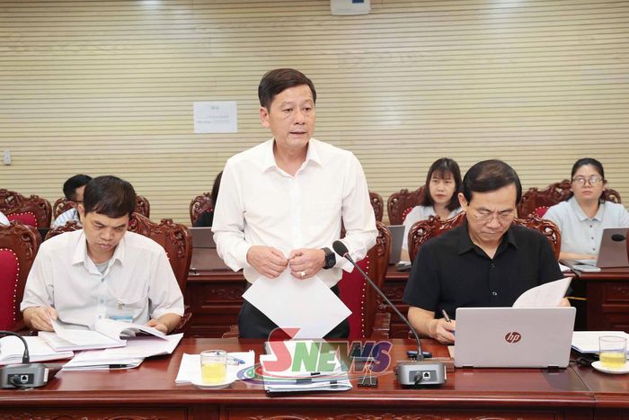 Lãnh đạo Sở Tài chính phát biểu tại phiên họp.