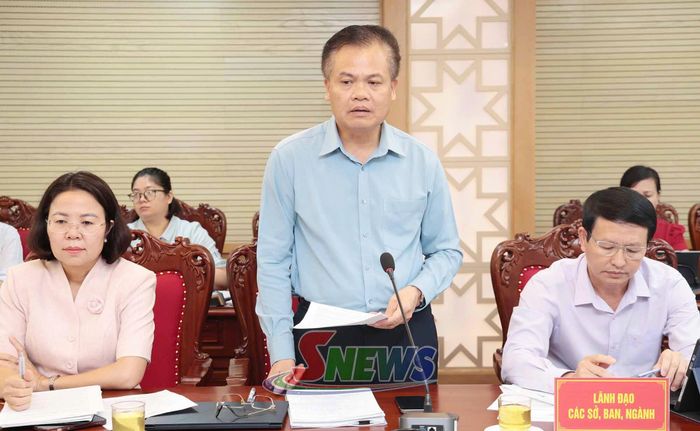 Lãnh đạo Sở Nông nghiệp và Môi trường phát biểu tại phiên họp.