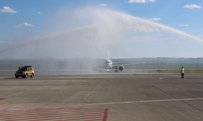Chiếc C919 hạ cánh tại Sân bay quốc tế Chinggis Khaan. Ảnh: Air China