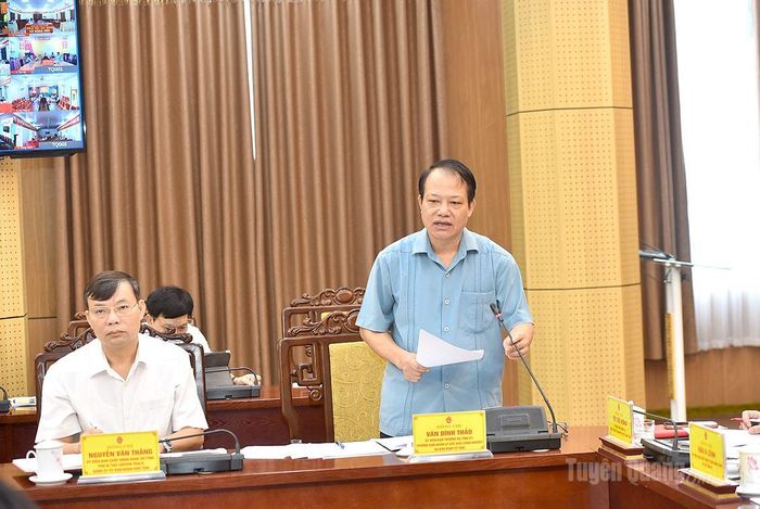 Đồng chí Vân Đình Thảo, Trưởng Ban quản lý các khu công nghiệp và khu kinh tế tỉnh phát biểu tại hội nghị.