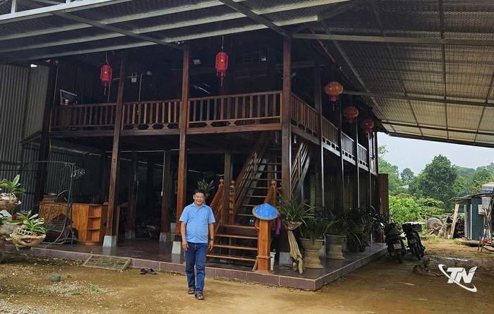 Ngôi nhà sàn đậm nét văn hóa Tày và không gian thưởng trà của gia đình anh Nguyễn Đức Trọng.