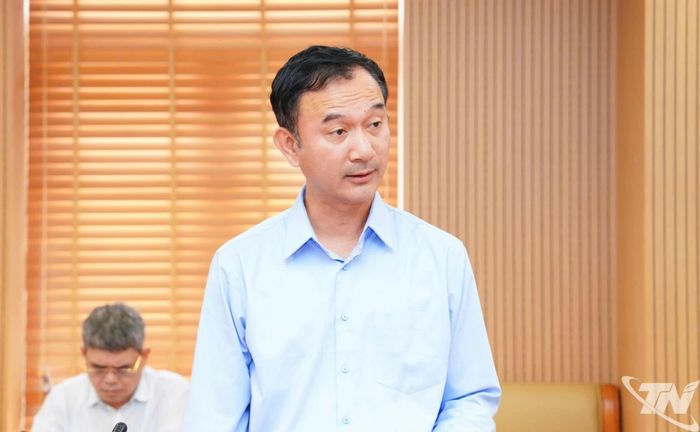 Giám đốc Sở Xây dựng Thái Nguyên Phạm Quang Anh báo cáo tại buổi làm việc.