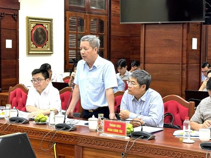 Ông Bùi Quốc Hùng - Phó Cục trưởng Cục Điện lực phát biểu tại buổi làm việc