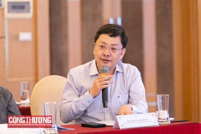 Ông Đặng Hải Dũng - Phó Cục trưởng Cục Đổi mới sáng tạo, Chuyển đổi xanh và Khuyến công chủ trì phiên thảo luận tại Hội thảo.