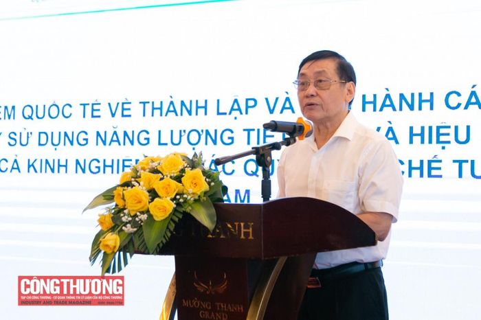 Ông Phạm Phan Dũng - Đại diện Nhóm nghiên cứu chia sẻ kinh nghiệm triển khai Quỹ thúc đẩy sử dụng năng lượng tiết kiệm và hiệu quả.