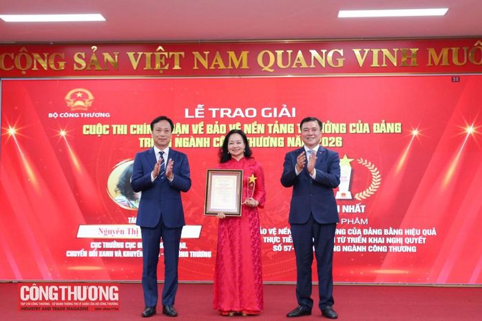 Thứ trưởng Nguyễn Sinh Nhật Tân đánh giá cao chất lượng tác phẩm tham gia dự thi trong năm nay, đồng thời nhấn mạnh sự phong phú về nội dung và đa dạng về phương thức thể hiện, từ các tác phẩm điện tử, video clip đến các câu chuyện chính luận, bình luận, mỗi tác phẩm dự thi đều thể hiện một góc nhìn, một cách tiếp cận từ những câu chuyện thực tiễn trong công tác, học tập và lao động của ngành Công Thương