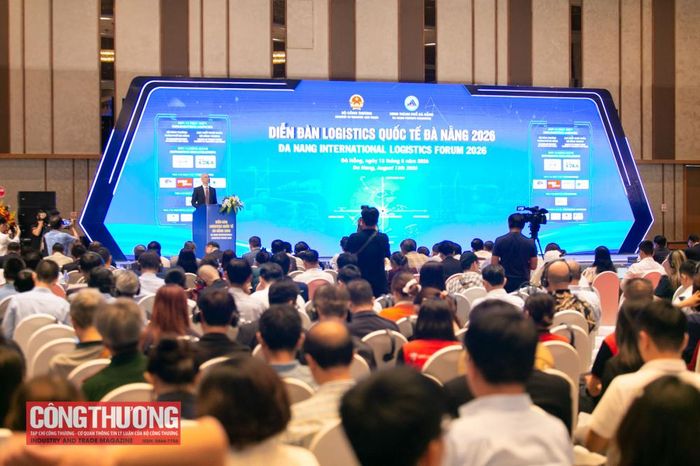 Phó Cục trưởng Cục Xuất nhập khẩu Trần Thanh Hải gợi ý cho các đại biểu thảo luận, đề xuất các định hướng lớn nhằm thúc đẩy phát triển ngành logistics theo hướng hiện đại, hiệu quả và bền vững.