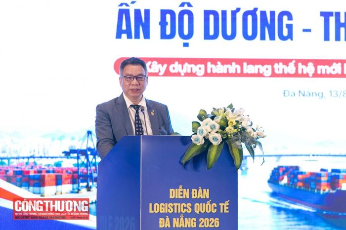Các đại biểu trình bày tham luận tại Diễn đàn.