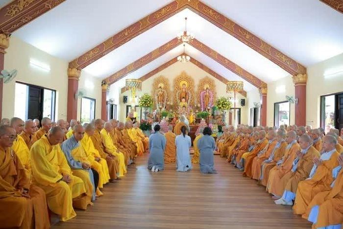 Quang cảnh Lễ dâng pháp y