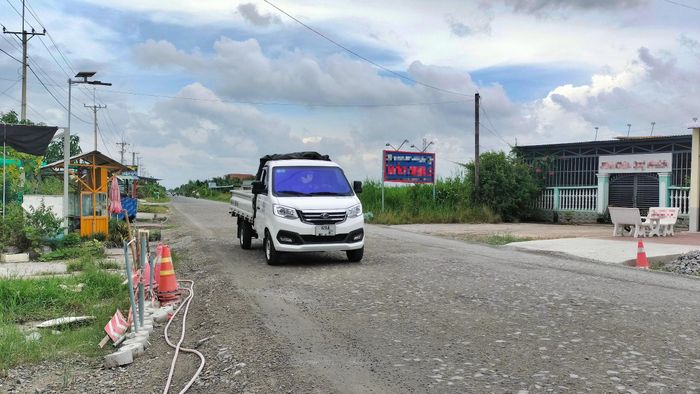 "Dự kiến trong tháng 10/2026, công tác sửa chữa, láng nhựa mặt đường sẽ hoàn thành, đảm bảo giao thông thông suốt, an toàn và nâng cao mỹ quan đô thị", cán bộ quản lý đoạn tuyến cho biết thêm.