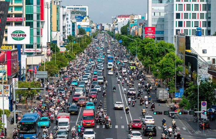 Đường Cộng Hòa được tổ chức linh hoạt giữa các hướng lưu thông vào giờ cao điểm.