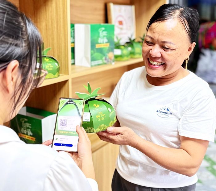 Sản phẩm nông sản của người dân được gắn mã QR VietGAP giúp định vị thương hiệu.