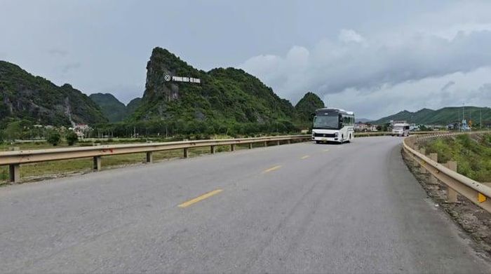  Góc nhìn Khu du lịch Phong Nha - Kẻ Bàng từ trên tuyến đường HCM 