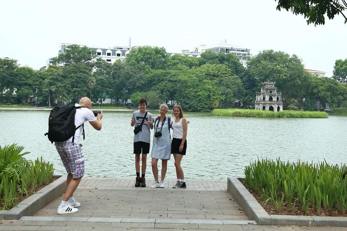 Hà Nội đón 18 triệu lượt khách trong 6 tháng đầu năm 2026, tăng 15,7% so với cùng kỳ