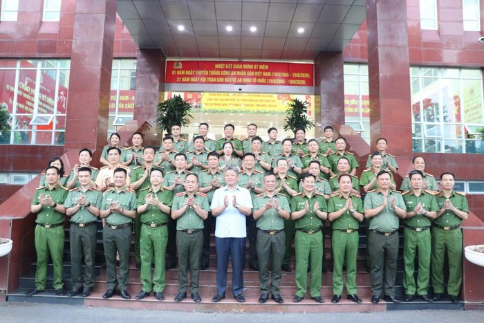 Đoàn đại biểu Công an thành phố Hà Nội làm việc, trao đổi kinh nghiệm với Công an tỉnh Hưng Yên