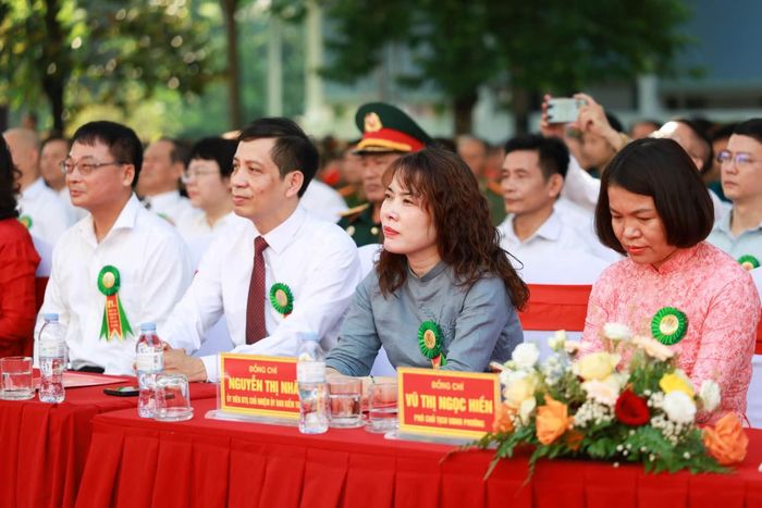 Các đại biểu tham dự chương trình.
