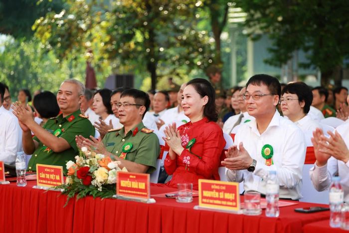Các đại biểu tham dự chương trình.