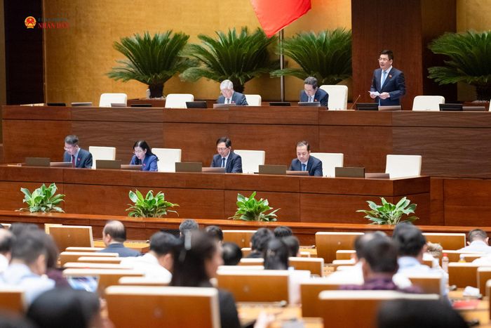 Chủ tịch Quốc hội Trần Thanh Mẫn chủ trì, Phó Chủ tịch Quốc hội Nguyễn Hồng Diên điều hành nội dung phiên họp