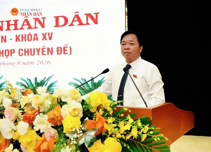 Phó Bí thư Tỉnh ủy, Chủ tịch HĐND tỉnh Bùi Văn Lương phát biểu khai mạc Kỳ họp thứ Sáu. Ảnh: Nguyễn Ánh