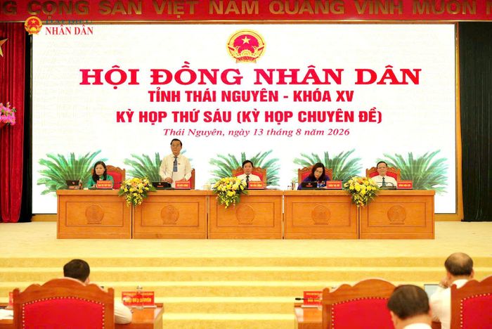 Chủ tọa điều hành Kỳ họp thứ Sáu. Ảnh: Nguyễn Ánh