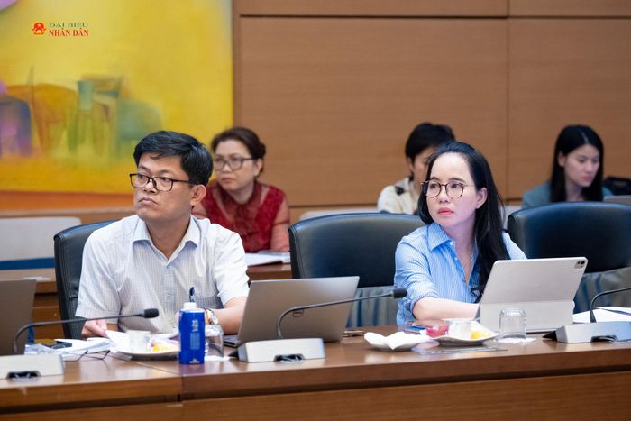 Các đại biểu tham dự cuộc làm việc