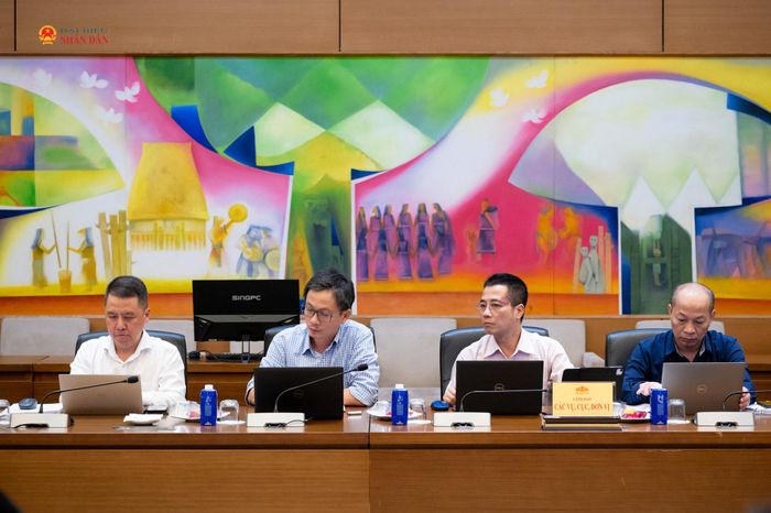 Các đại biểu tham dự cuộc làm việc
