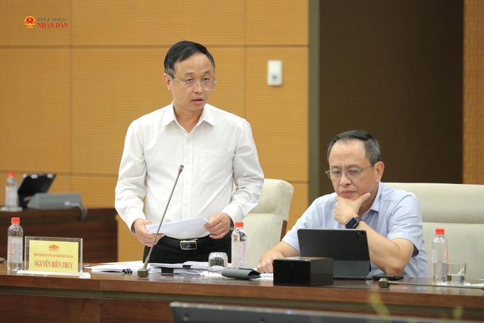 Phó Chánh án Tòa án Nhân dân tối cao Nguyễn Biên Thùy phát biểu tại phiên họp