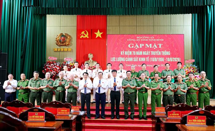 Các đại biểu tại buổi gặp mặt.
