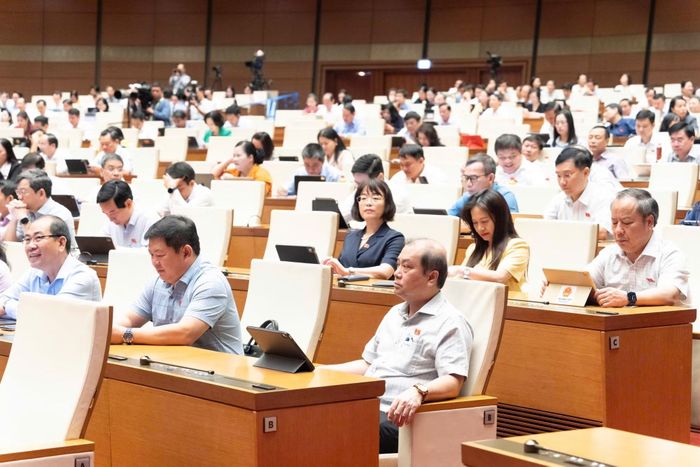 Các đại biểu dự phiên thảo luận sáng 13/8.