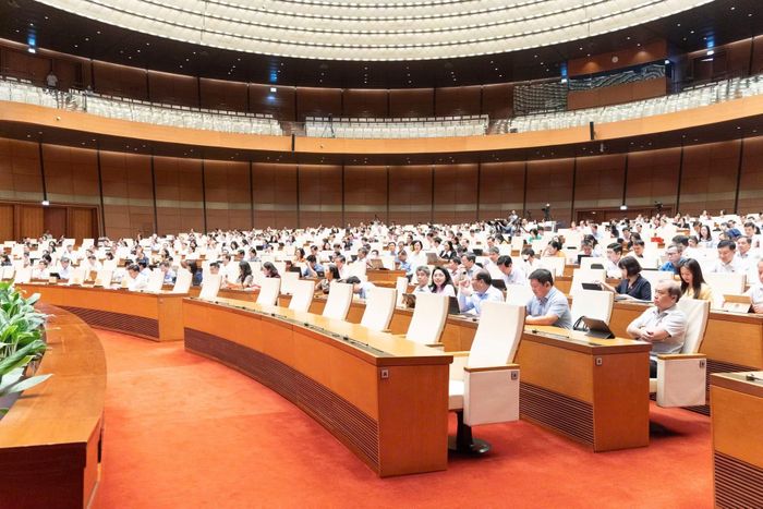 Quang cảnh phiên thảo luận sáng 13/8.