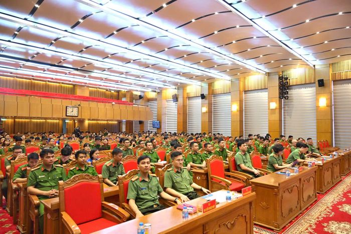  Các đại biểu dự chương trình. 