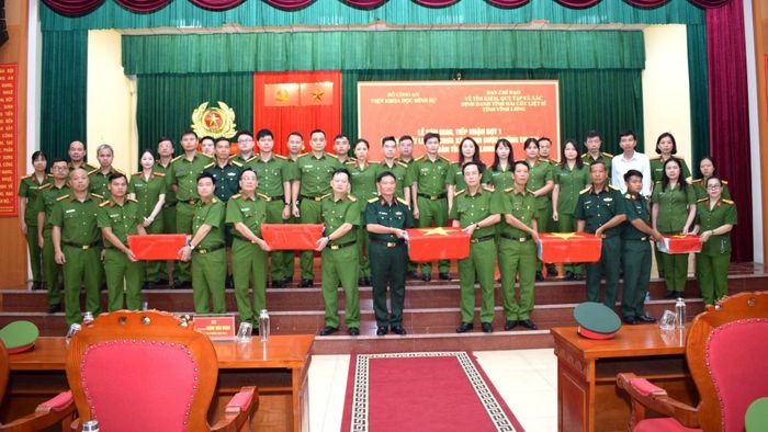 Viện Khoa học hình sự tiếp nhận đợt 1 mẫu hài cốt liệt sĩ còn thiếu thông tin tại địa bàn tỉnh Vĩnh Long từ Ban Chỉ đạo 515 tỉnh Vĩnh Long.