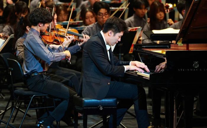 Nghệ sĩ Lingfei Stephan Xie chinh phục khán giả với Piano Concerto No.3 của Prokofiev.